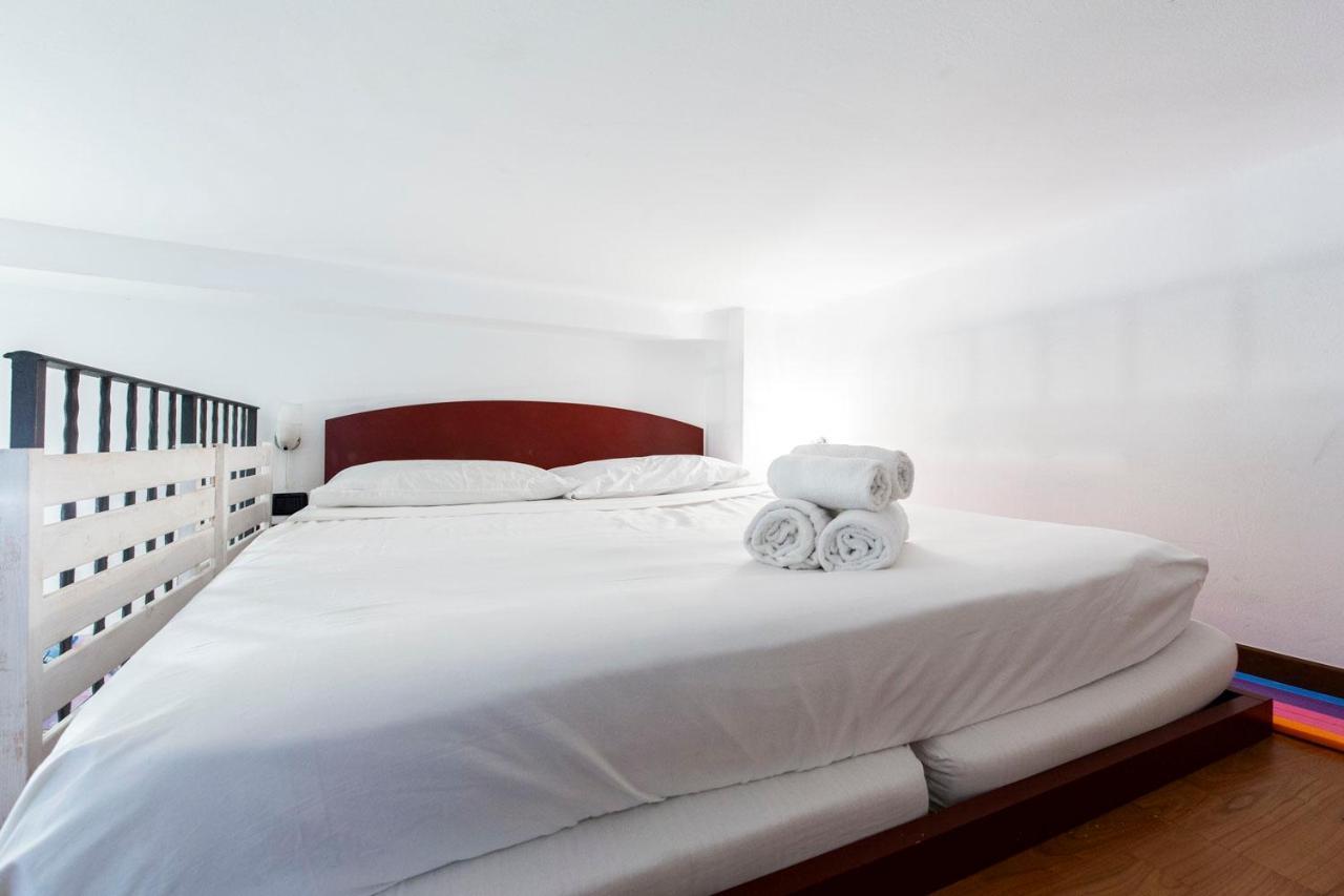 Extensive Terrace Navigli Toy Artistic Apartment Milan Extérieur photo