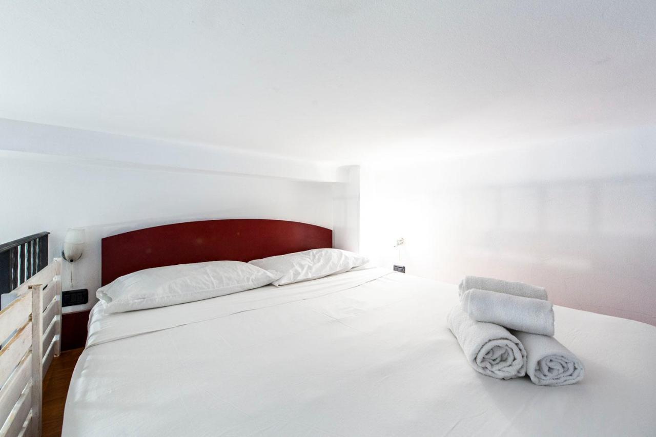 Extensive Terrace Navigli Toy Artistic Apartment Milan Extérieur photo