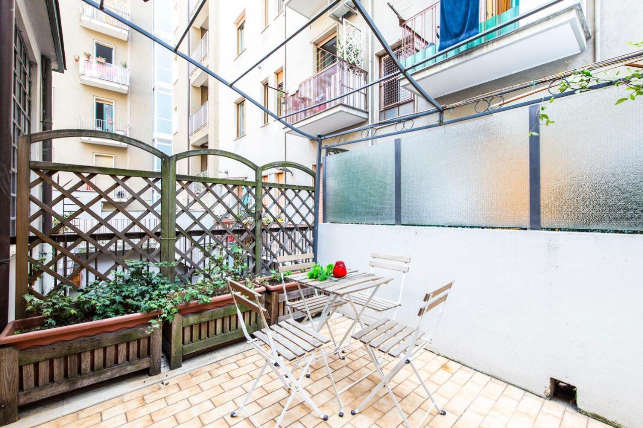 Extensive Terrace Navigli Toy Artistic Apartment Milan Extérieur photo