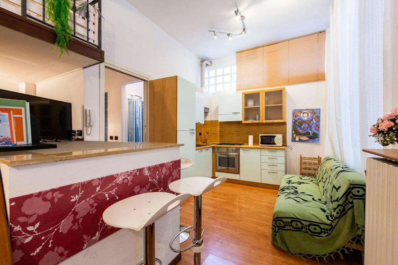 Extensive Terrace Navigli Toy Artistic Apartment Milan Extérieur photo